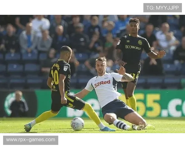 赫尔城黑橙军魂再掀激情，球队主场迎战劲敌展现顽强斗志